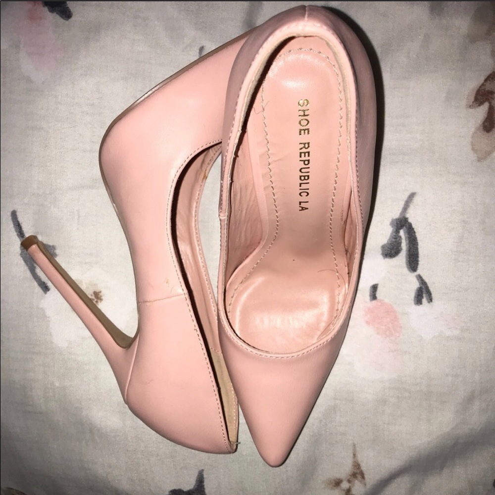 Pinkish nude heels